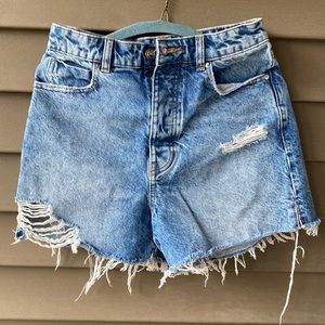Zara distressed denim shorts. Mid rise.
